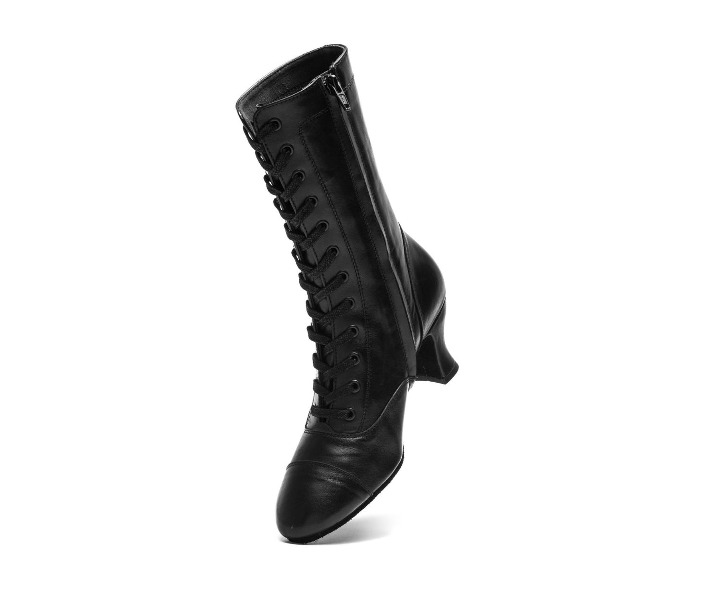 Rumpf 2317 Betty Tanzstiefel in Schwarz, viktorianischer Stil mit Schnürung und seitlichem Reißverschluss auf weißem Hintergrund.
